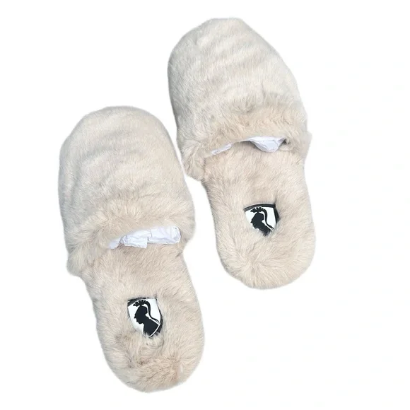 New Vivienne Hu Women's Cream Faux Fur Slide Slippers VHNY - Picture 2 of 10